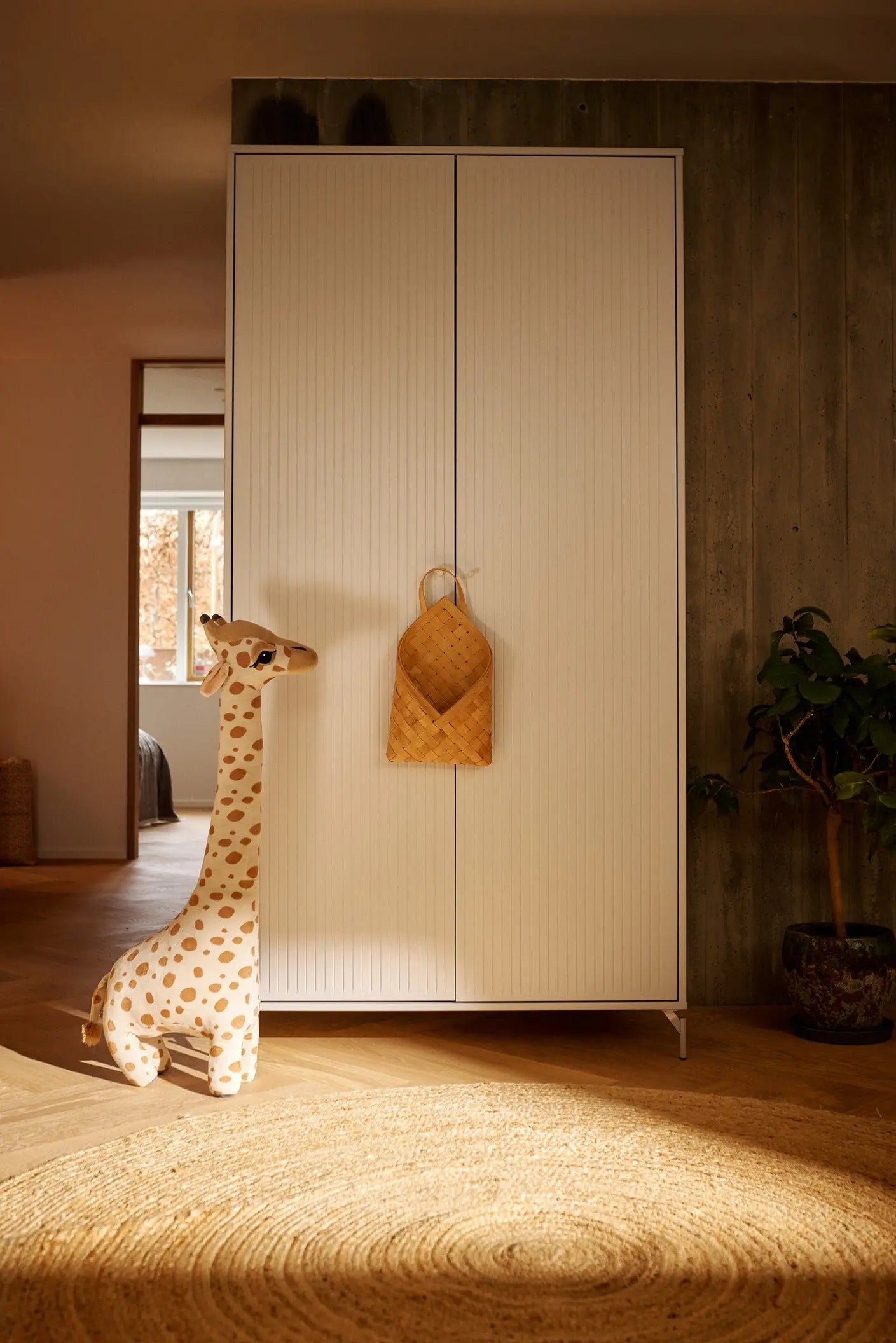 SAGA Wardrobe, 2 door, White with grooves