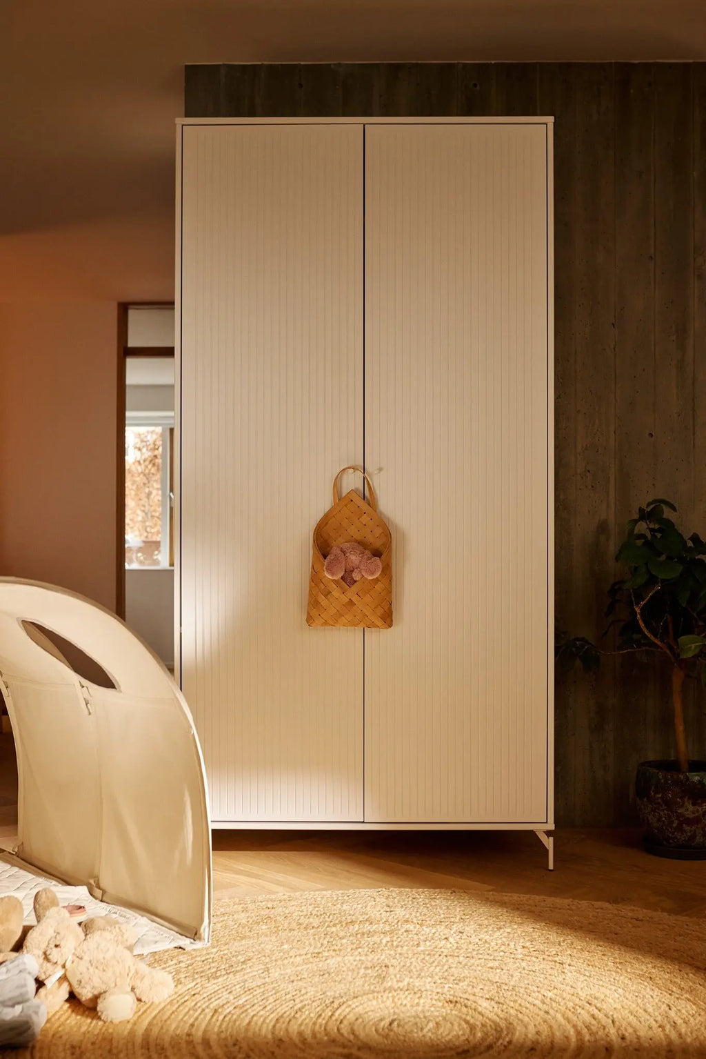 SAGA Wardrobe, 2 door, White with grooves