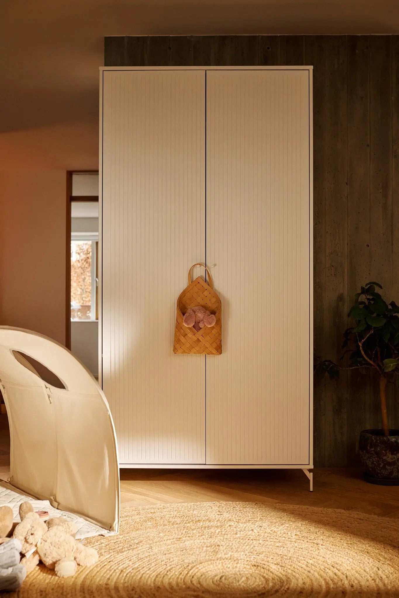 SAGA Wardrobe, 2 door, White with grooves